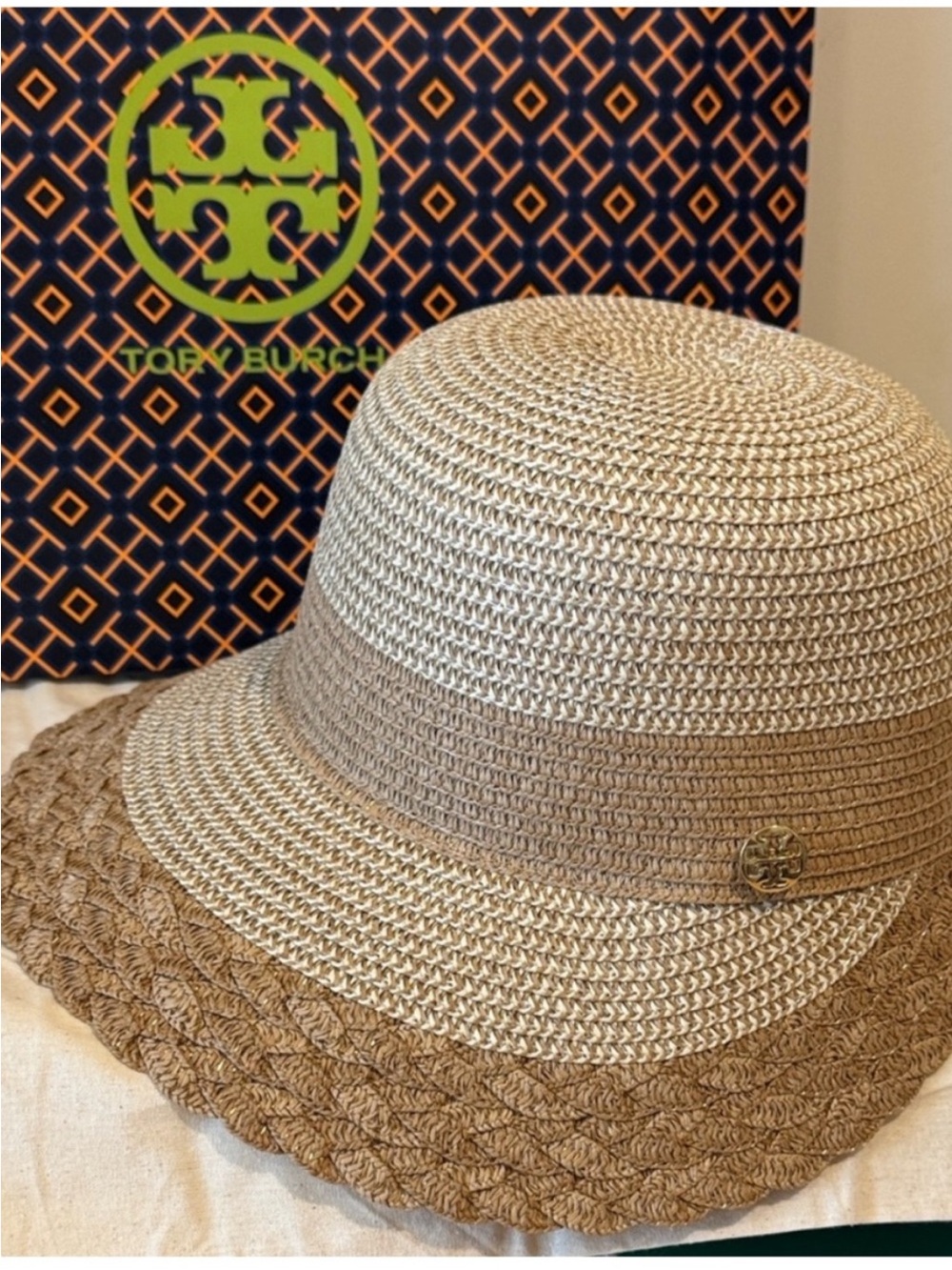 NEW✨NEW✨Tory Burch Two-Tone Woven Straw Cloche Hat- UPF 50+ - Picture 4 of 13